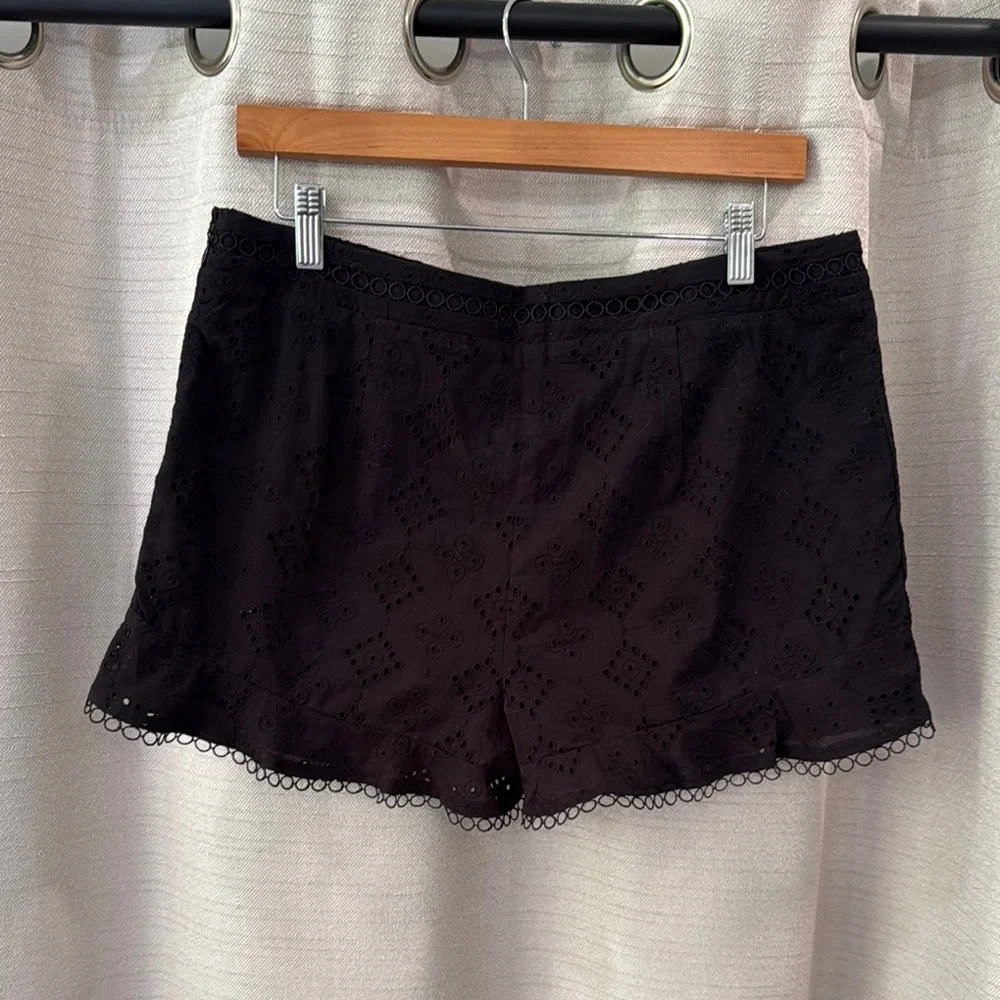 NWT LOFT Cotton Black Eyelet Lace Trim Shorts Fully Lined Womens Size 6